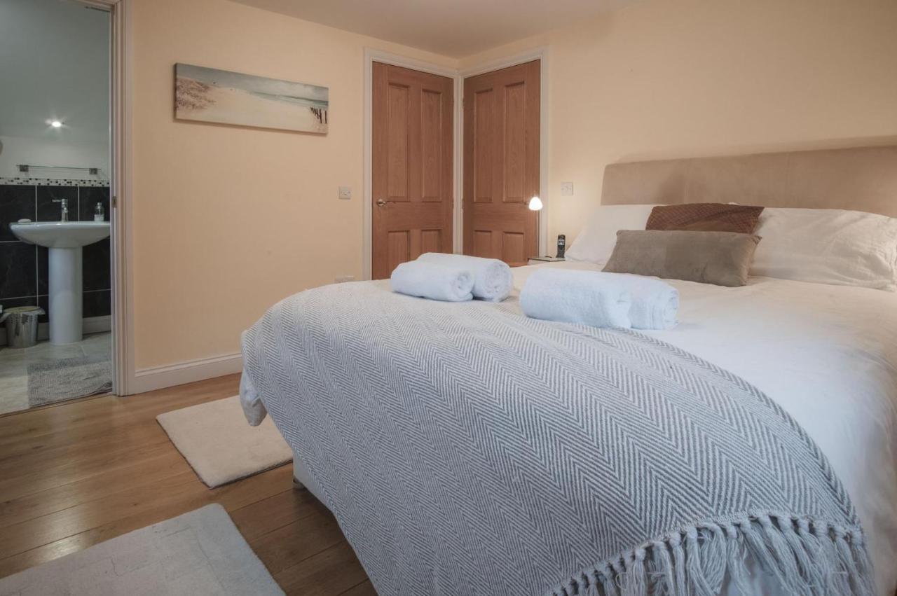 Llais Afon - 3 Bedroom Holiday Home - Фішгард Екстер'єр фото