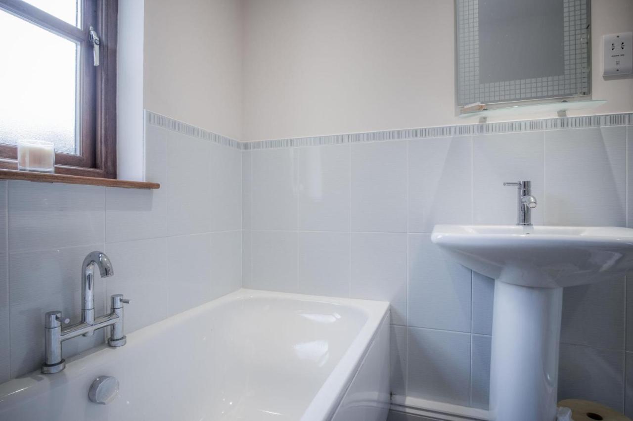 Llais Afon - 3 Bedroom Holiday Home - Фішгард Екстер'єр фото
